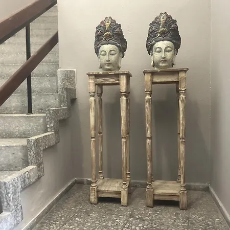 Phaedrus Living Hoopoe Residencies 001 *