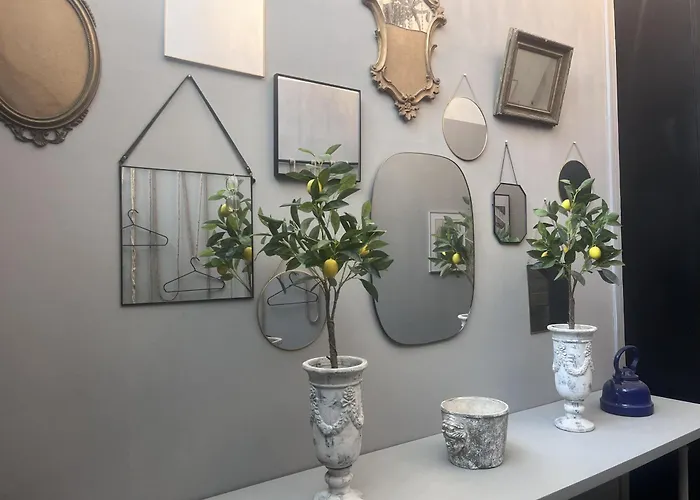 Phaedrus Living Hoopoe Residencies 001